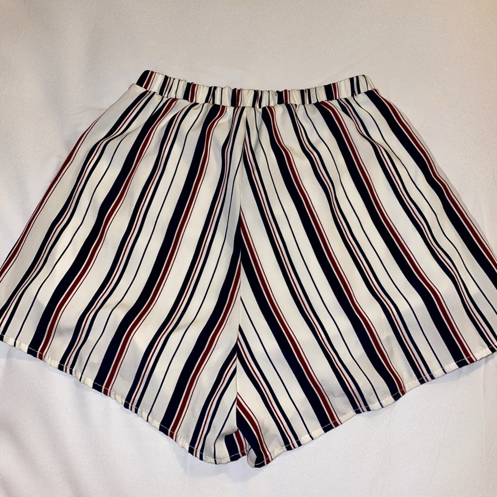 flowy shorts - Picture 2 of 2